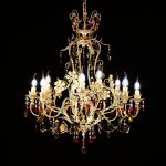 533-8-4-L_S12 sospensione a candelabro shabby in stile classico, con pendenti in cristallo molato e vetro colorato, per negozi o uffici di rappresentanza.
