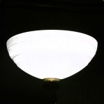 628-Ag-40_A1 applique con diffusore di vetro satinato con finitura "alabastro" e greca bianca e argento