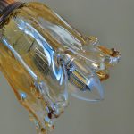 Lancer_S3 Lampadario floreale di ferro battuto e vetri ambra